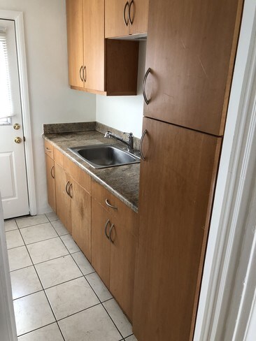 Kitchen - 5549 Costello Ave