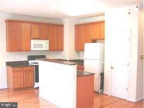 Primary Photo - 8596 Wyngate Manor Ct