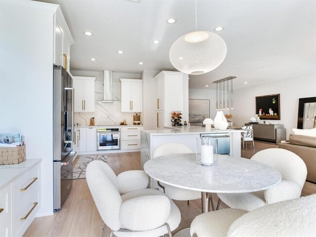Building Photo - 6302 Vista Verde Dr W