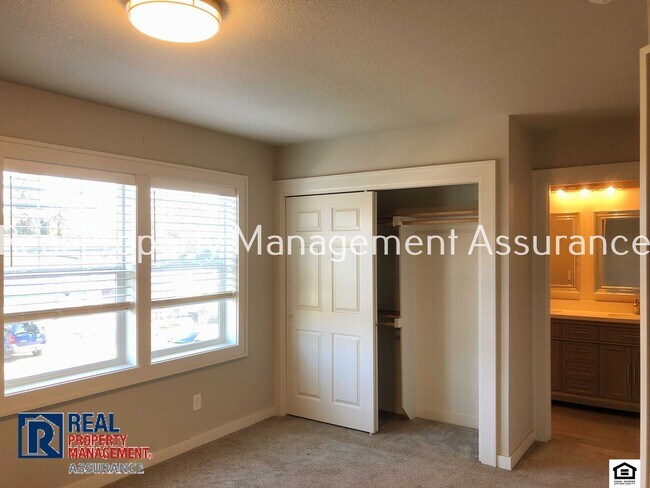 Foto del edificio - Quiet and Beautiful 3 BR/2.5 BA Hillsboro ...