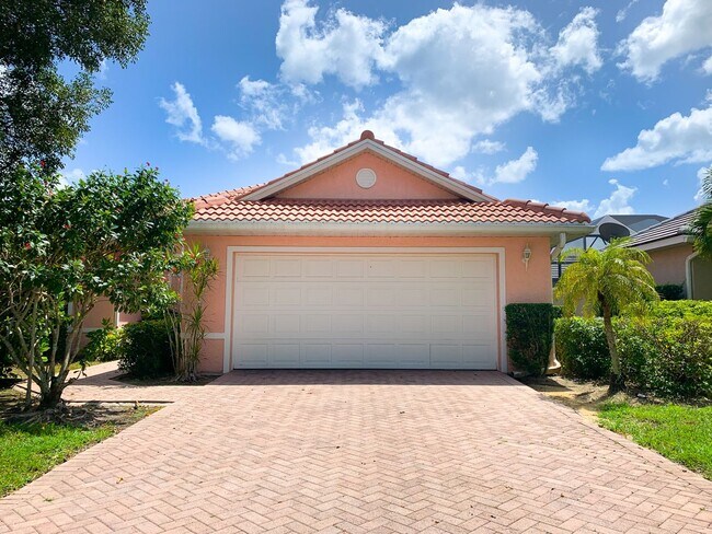 Building Photo - ***LONGSHORE LAKES*** 3 BED/ 2 BATH + DEN*...