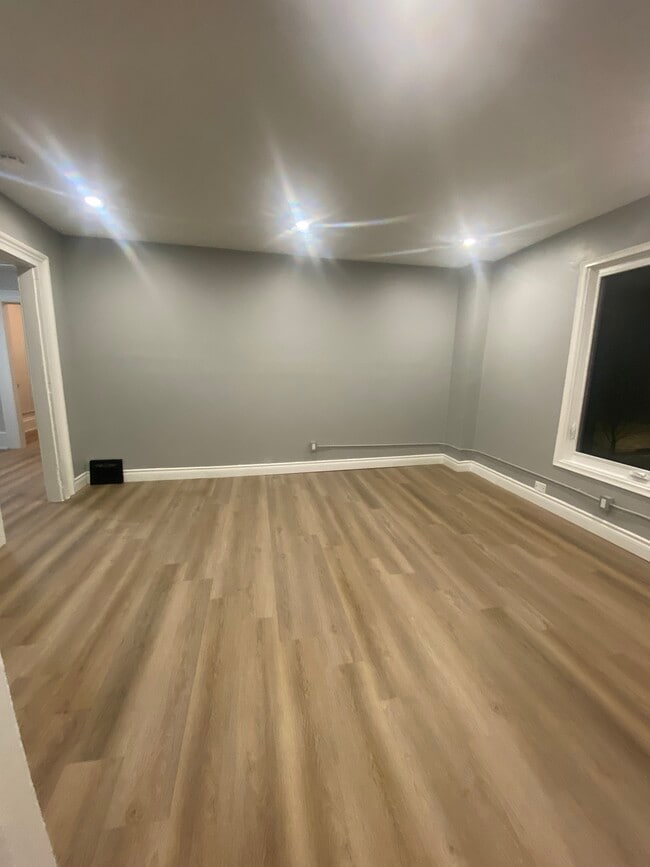 Building Photo - Affordable 3 Bedroom