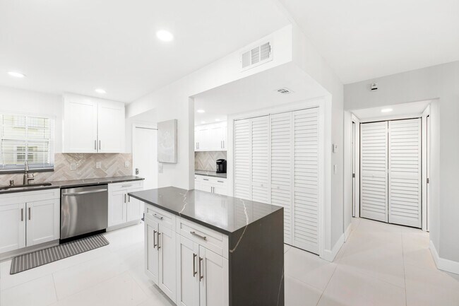 Foto del edificio - 1030 Sugar Sands Blvd
