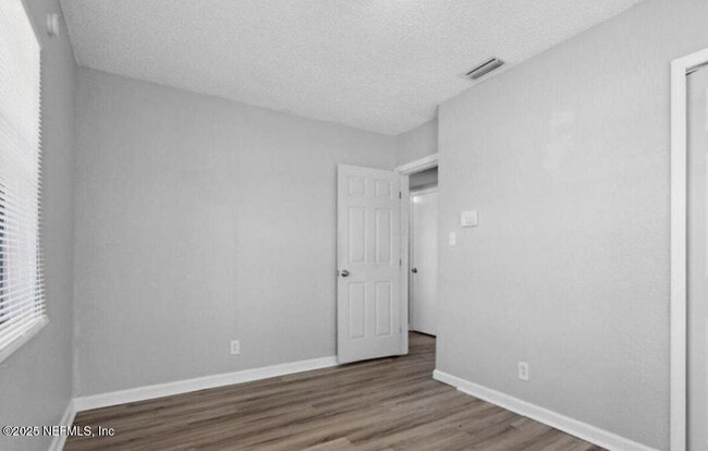 Foto del edificio - 1731 Melson Ave