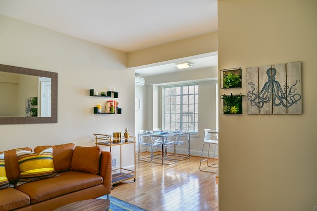 Dining Area - 2000 Connecticut Avenue