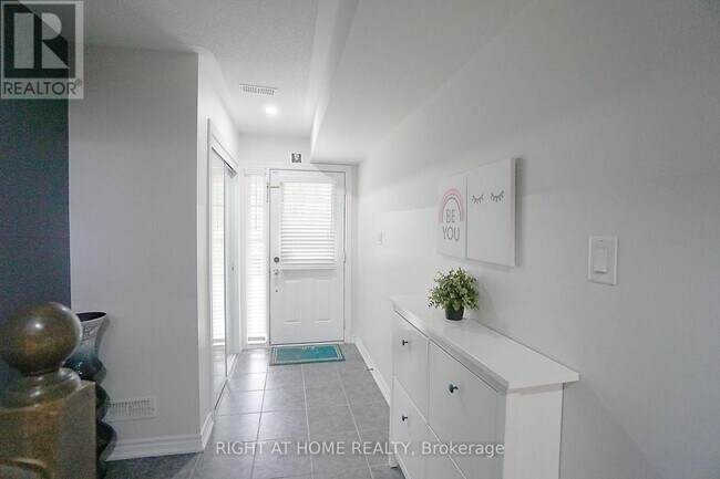 Building Photo - 15 Magdalene Cres