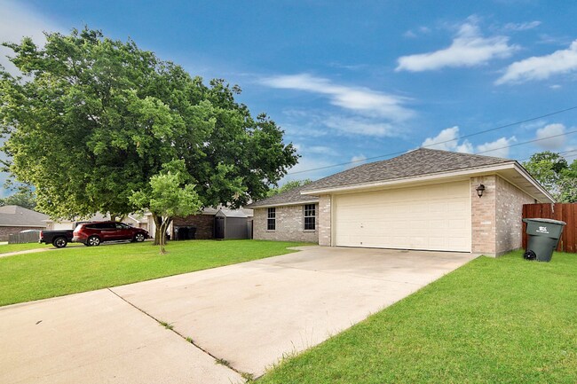 Foto del edificio - 7211 Upland Bend Dr