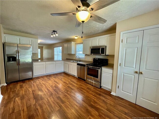Foto del edificio - 2918 Coachway Dr