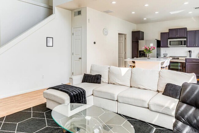 Building Photo - 5546 Lisbon St