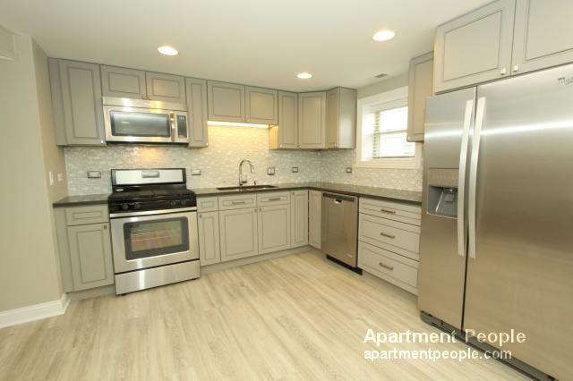 Foto principal - 3933 N Kostner Ave