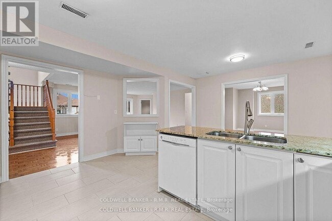 Building Photo - 245 Elgin St W