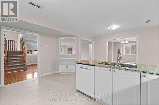 Photo du bâtiment - 245 Elgin St W