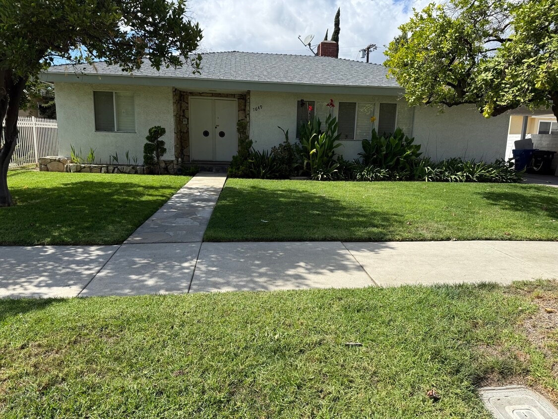 Foto principal - 7649 Orion Ave