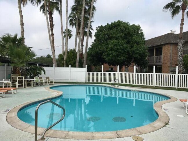 Building Photo - 2 bedroom in Laguna Vista TX 78578