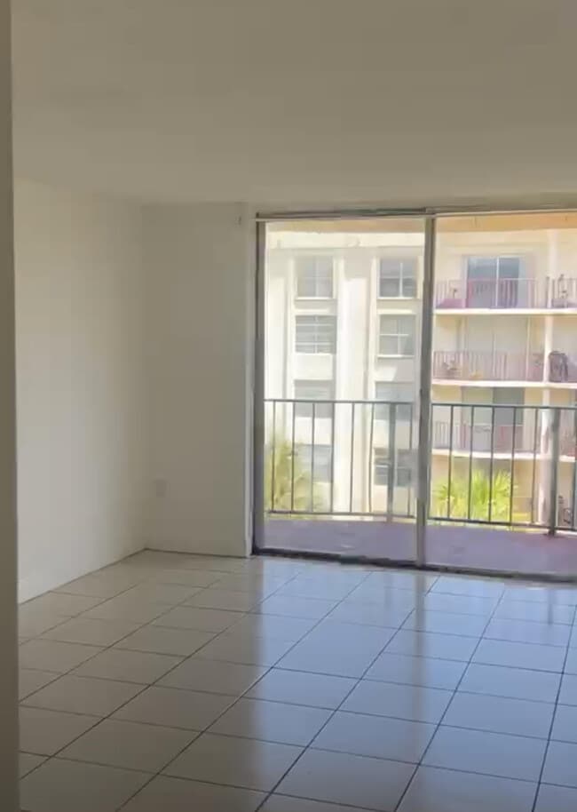 Foto del edificio - 9320 Fontainebleau Blvd