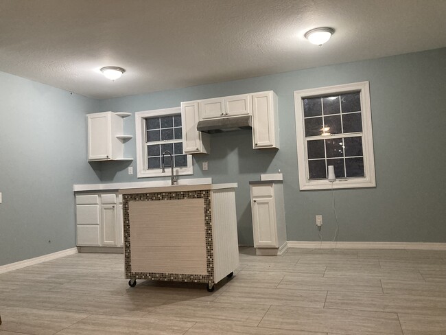 Building Photo - 2104 Dogwood Ridge Rd