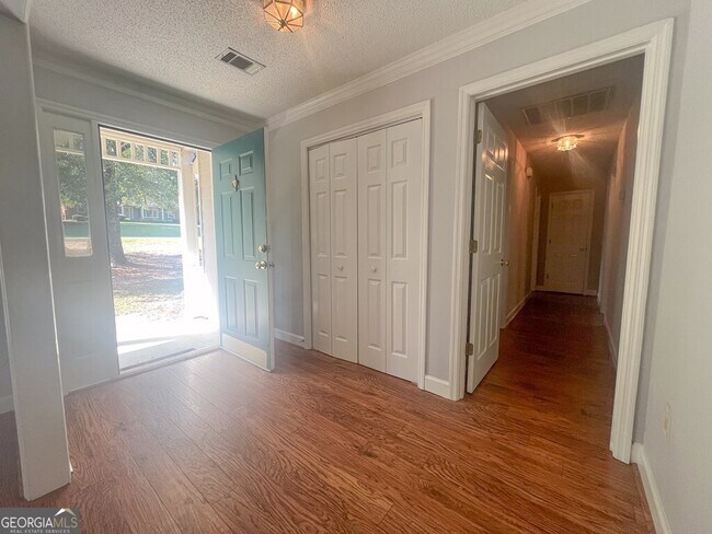 Foto del edificio - 500 Holly Dr