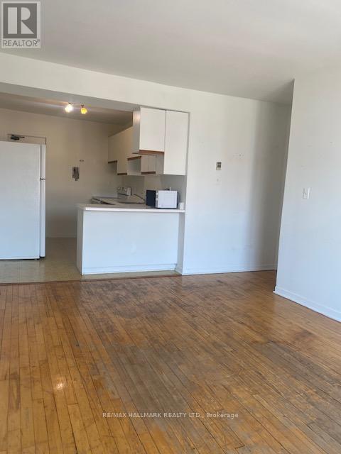 Photo du bâtiment - 129 Danforth Ave