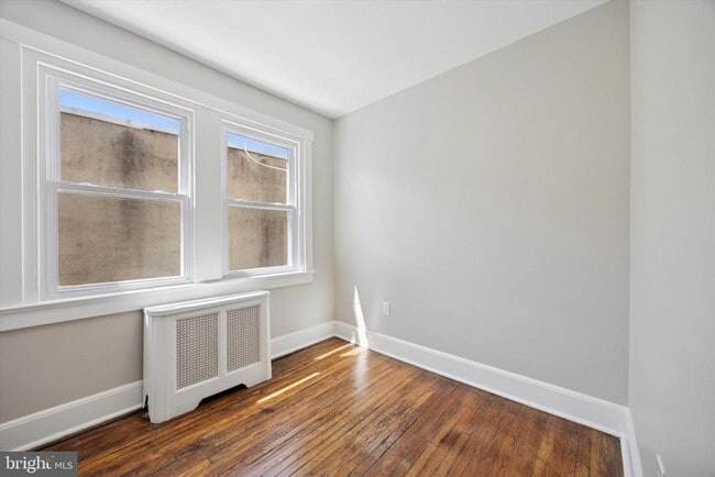 Foto del edificio - 241 Haverford Ave