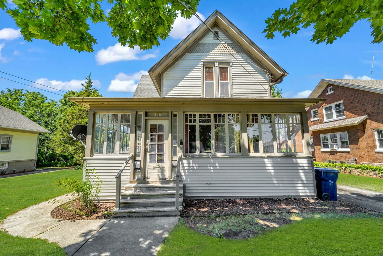 826 Duncan Ave, Elgin, IL 60120 House Rental in Elgin, IL