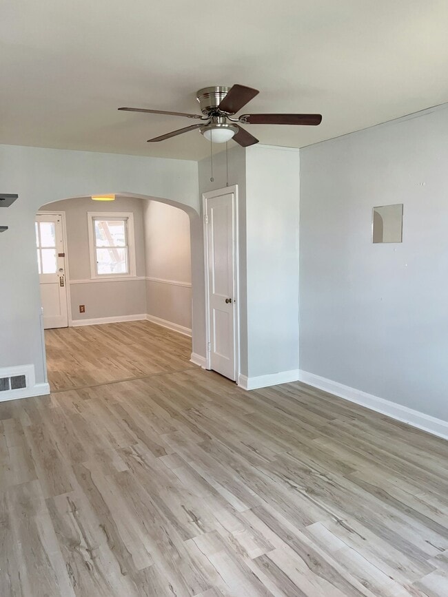 Building Photo - 526 Parksley Ave