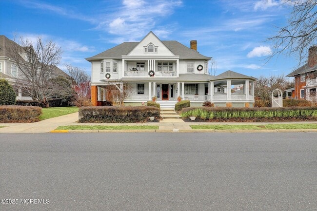 Building Photo - 211 Cedar Ave
