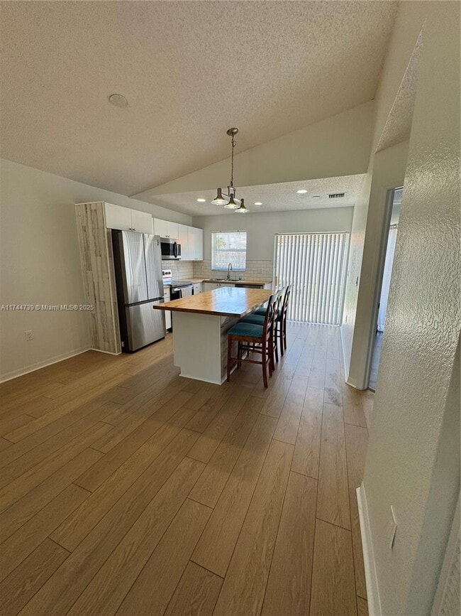 Foto del edificio - 8859 SW 215th Ln