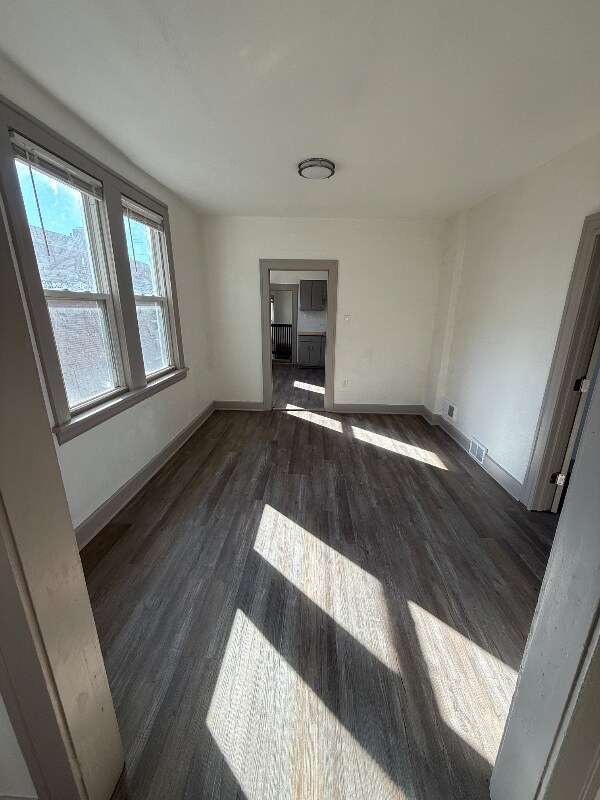 Foto del edificio - 1342 W 69th St