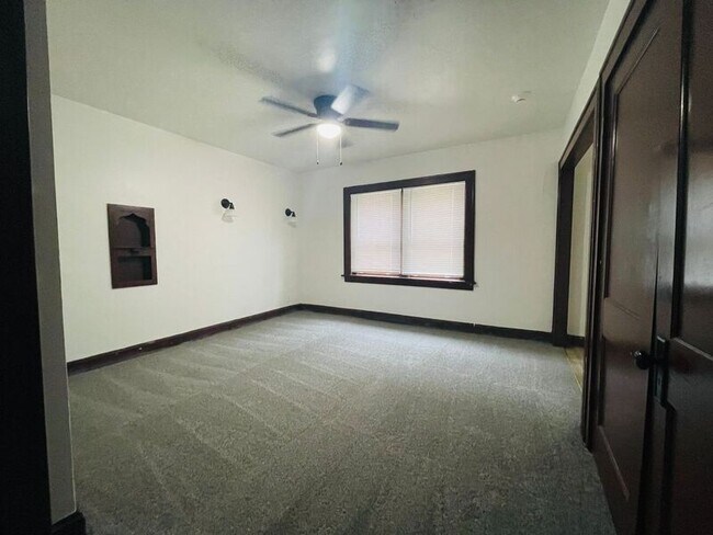 Foto del edificio - 701 W Maple Ave
