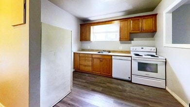 Building Photo - 22 8 St
