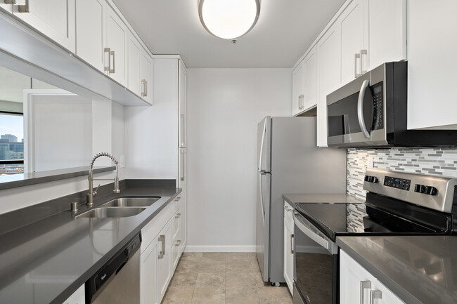 Building Photo - 300 3rd St