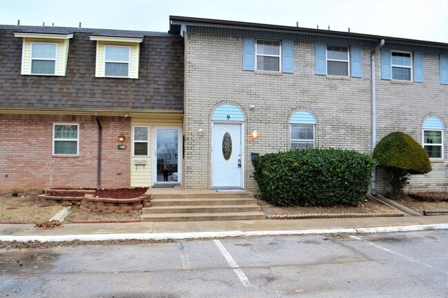 Foto del edificio - Remodeled 3 bed 1.5 bath Town home in Shaw...