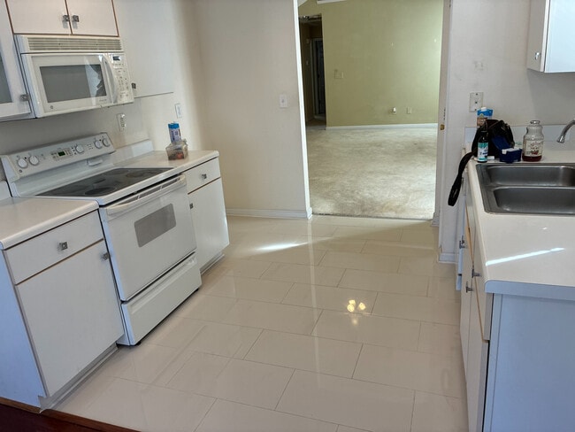 Foto del edificio - Room in House on Klondike River Rd