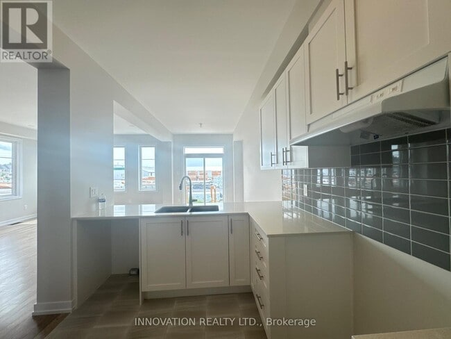 Building Photo - 515 Oldenburg Ave