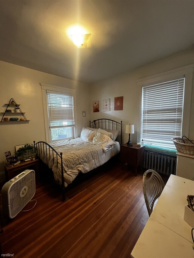 Foto del edificio - 2 br, 1 bath House - 32 Justin Rd Apt 2
