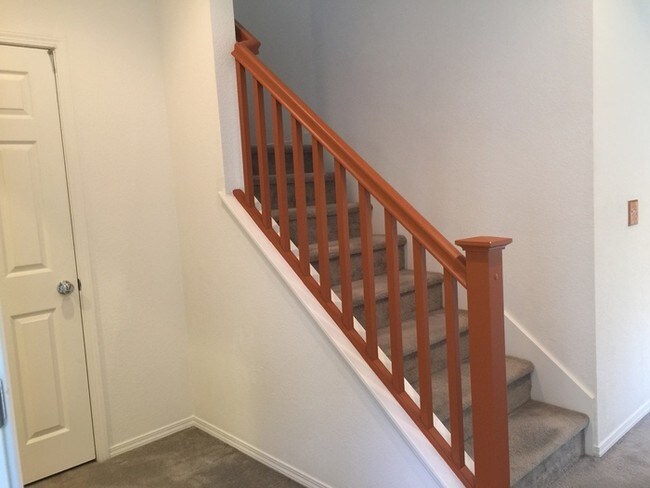 Building Photo - Two Story 3 Bedroom Condo in Gated Community!