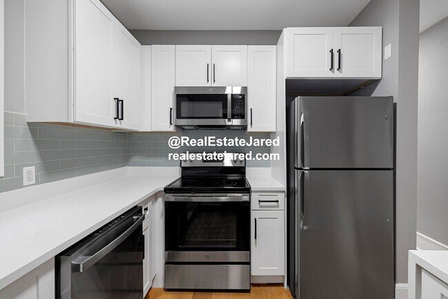 Foto del edificio - Luxury Apt near NEU!  High End Appliances! Ht/HW Inc!  Beautiful City Views!