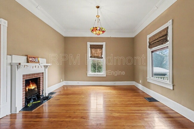 Building Photo - 409 Oakdale Rd NE