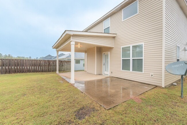 Building Photo - Welcome home to Summerton Village, where beauty, comfort, and value come together effortlessly.