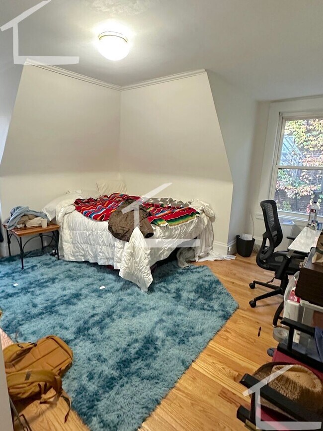 Building Photo - Cleveland Circle 3.5-Bed - Great Price and...