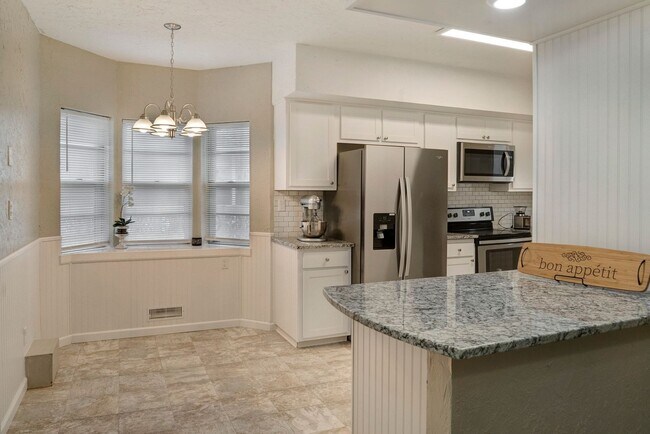 Foto del edificio - LOVELY UPDATED BIG HOME!!!!