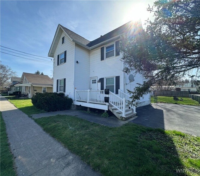 Primary Photo - 344 Clinton St