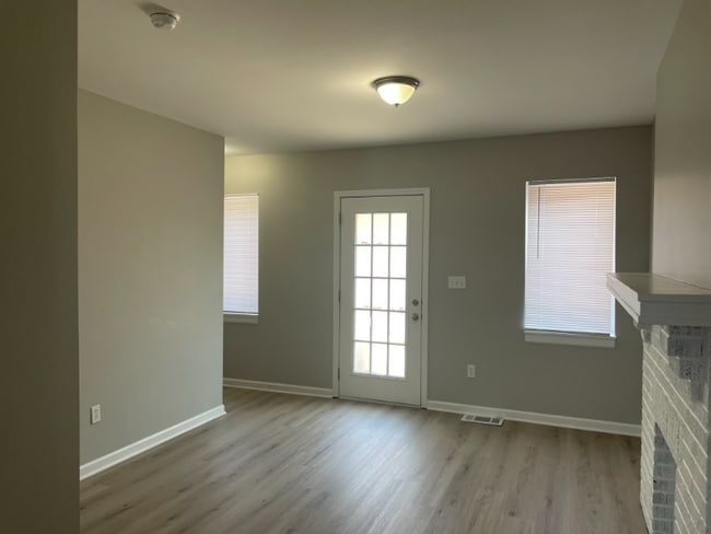 Building Photo - 113 E 9th Ave