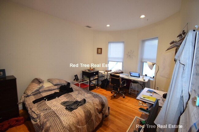 Foto del edificio - 1801 Beacon St