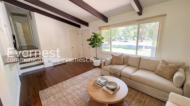 Foto del edificio - 7306 Larsen Ln