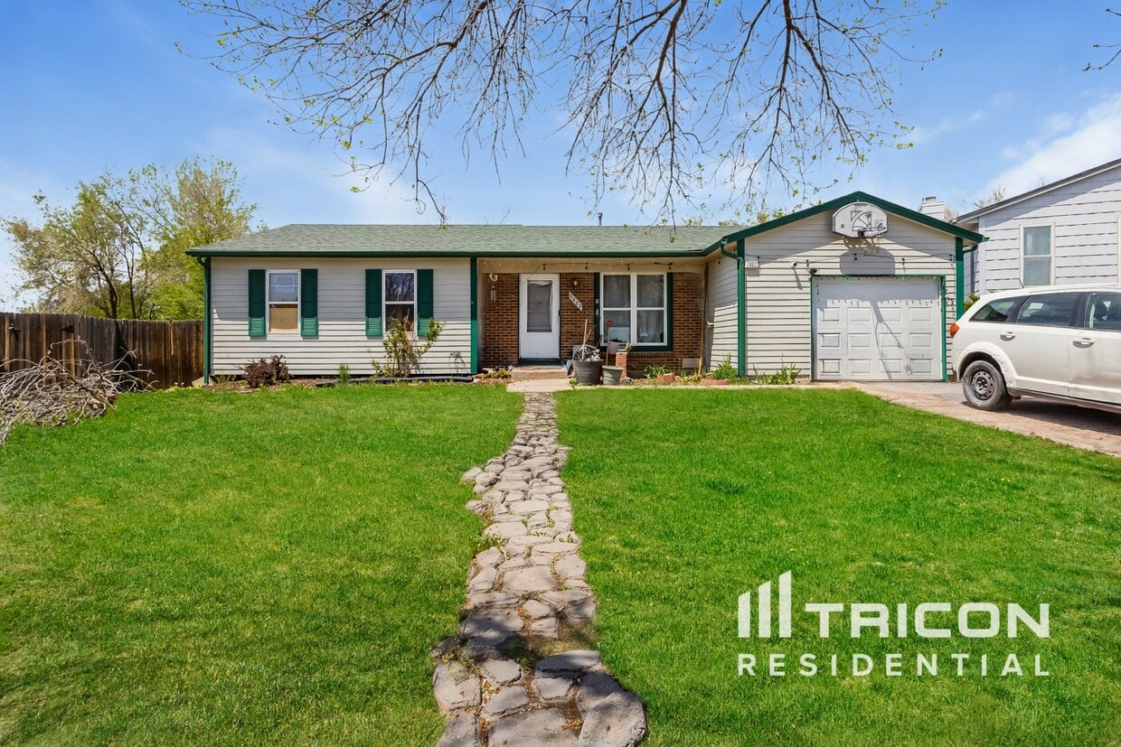 Primary Photo - 2882 Dickens Dr