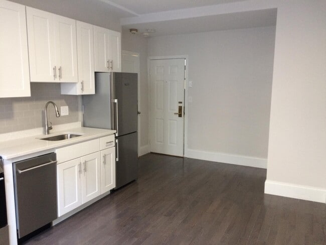 Building Photo - 52 Clearway St