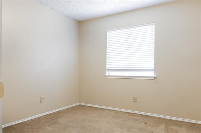Building Photo - 6329 N Park Dr