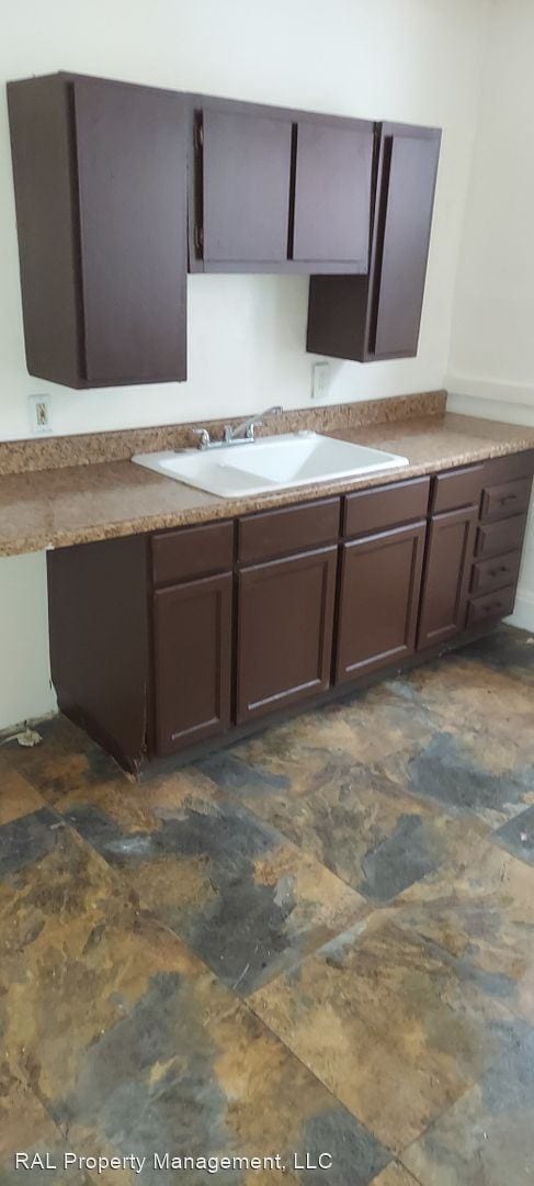 Building Photo - 3 br, 1 bath House - 9817 Dunlap