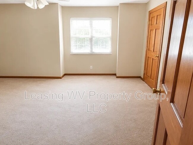 Building Photo - 705 Charlie St
